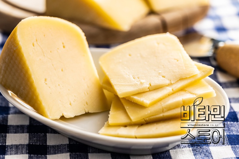 block-of-hard-cheese-sliced-cheese-2025-03-18-12-51-16-utc.jpg
