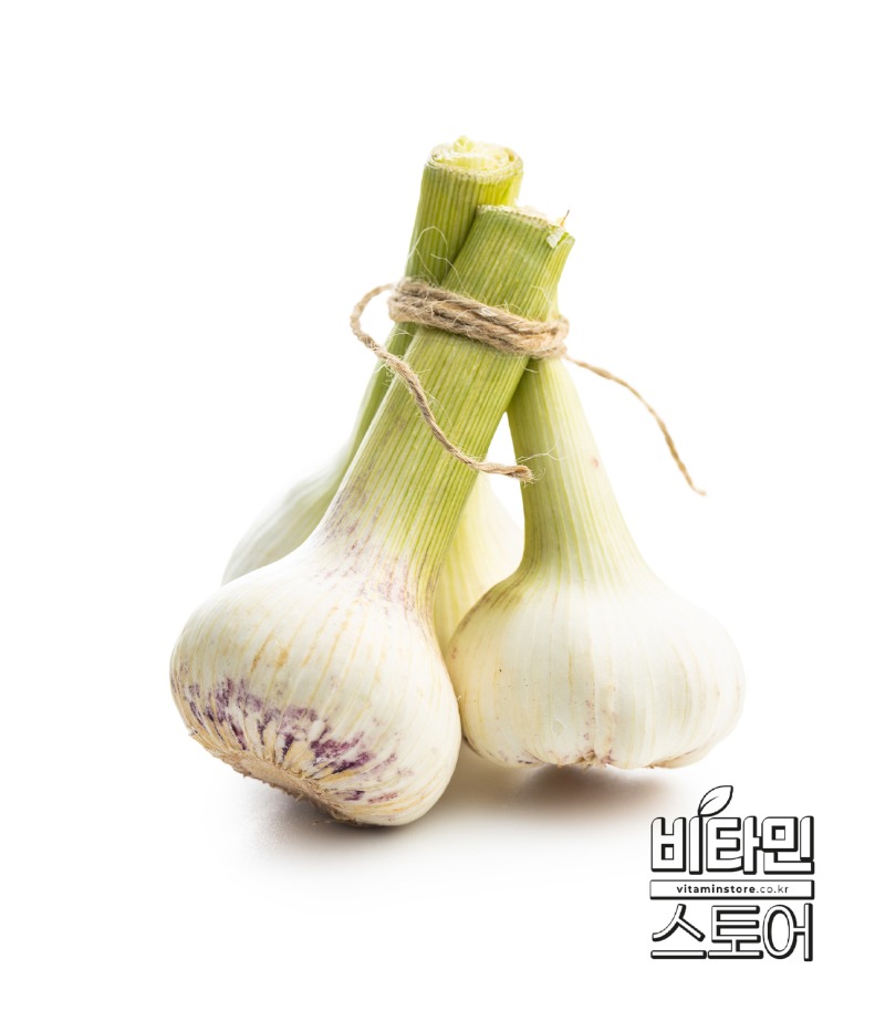 whole-garlic-bulb-fresh-white-garlic-isolated-on-2025-03-17-05-19-19-utc.jpg